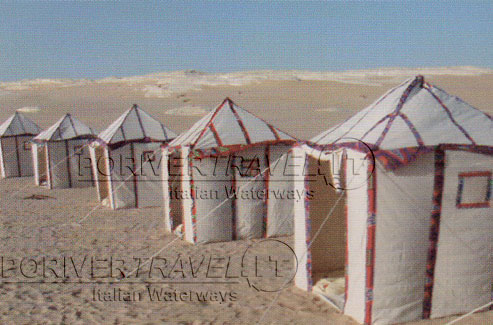 Campo tendato mobile nel Deserto Bianco Egitto